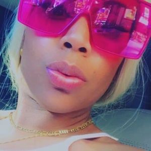 Meet your Posher, Janet